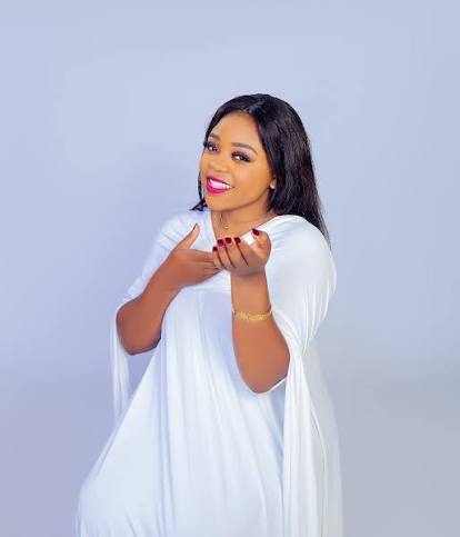 Vimby Vee Music - Munoziva Kusasimba Kwangu Ndotsvaga Imi Moga ( Worship Medly 12 )